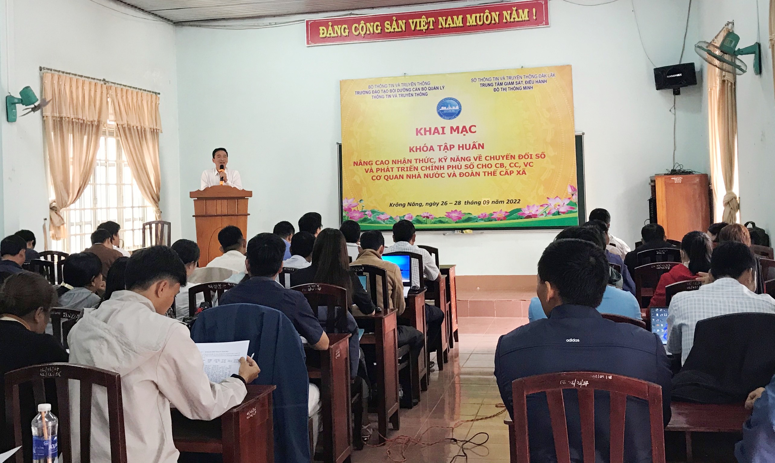 Tập huấn bồi dưỡng, nâng cao nhận thức về công nghệ, kỹ năng chuyển đổi số trong cơ quan Nhà nước và đoàn thể cấp xã